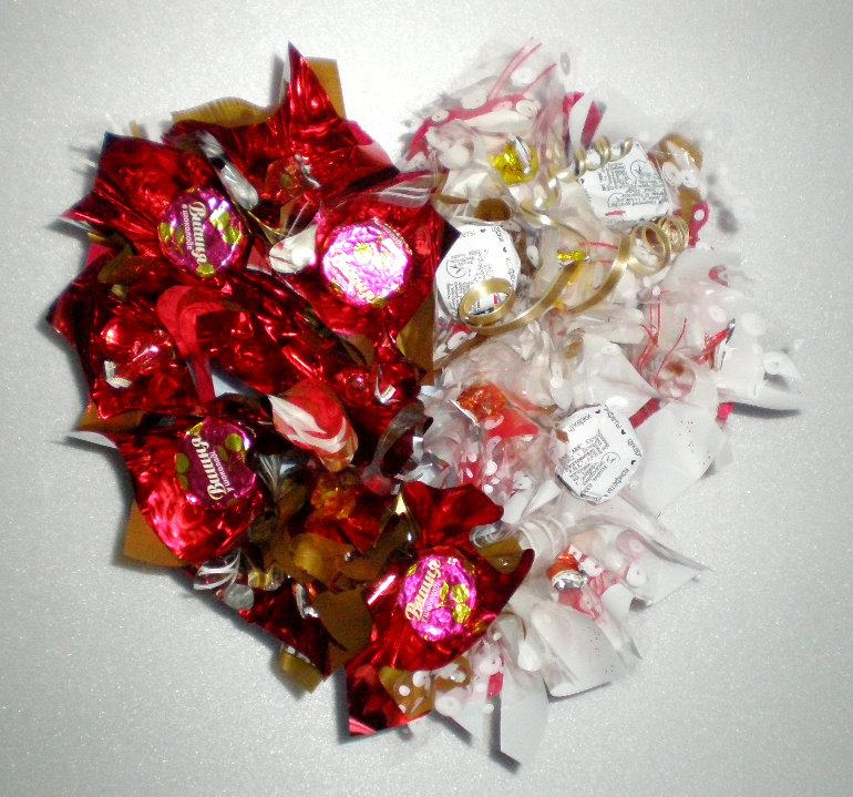 сердце из конфет
